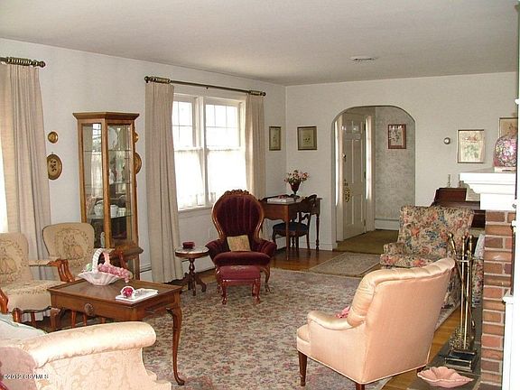 3rd image of 604 Frederick Dr