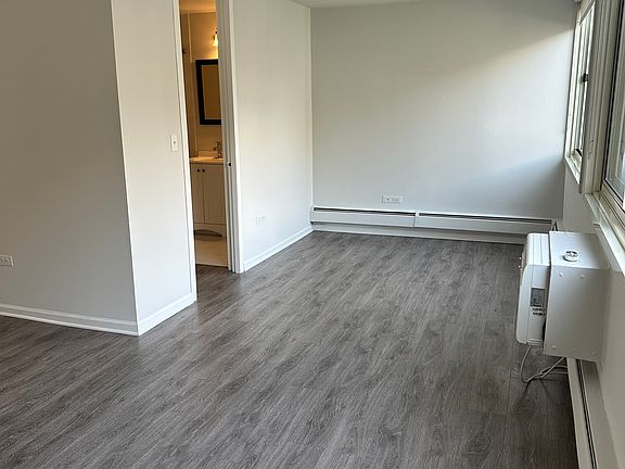 2nd image of 1350 N Dearborn St #1344-7E