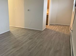 2131 Blairs Ferry Rd NE APT 3, Cedar Rapids, IA 52402