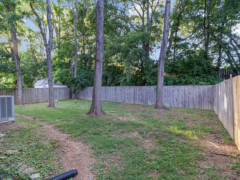 705 Ashfield Ct — Photo 16