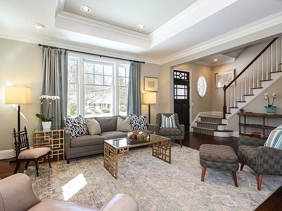 3rd image of 4 Leslie Ln