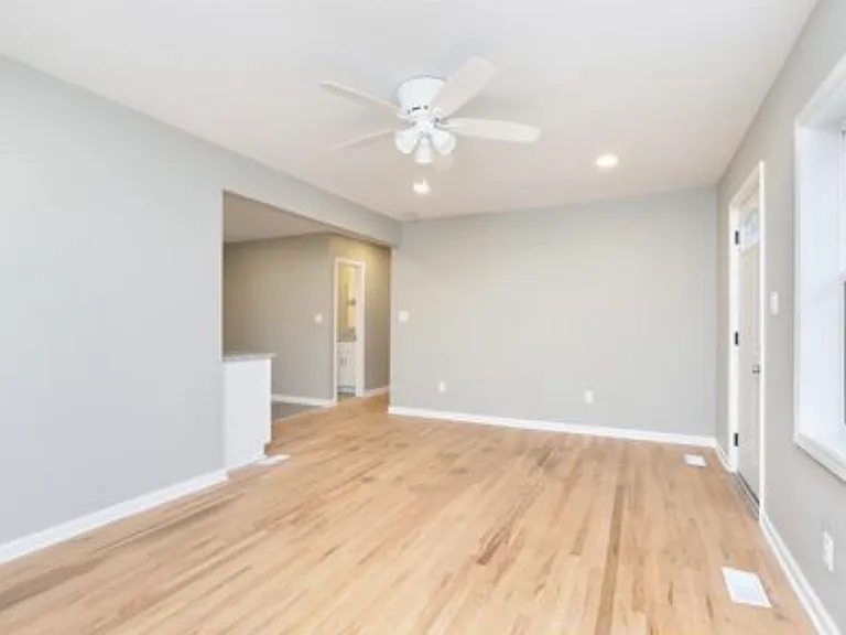 212 Thornton Ave — Photo 3