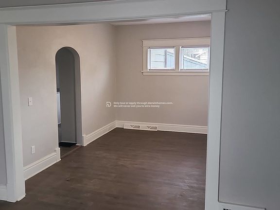 3rd image of 214 E Irvington Ave