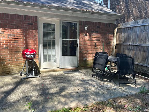 3rd image of 145 Williamsburg Way
