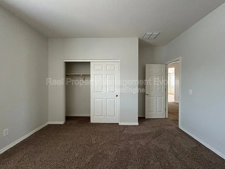 9707 S 45th Ave — Photo 56