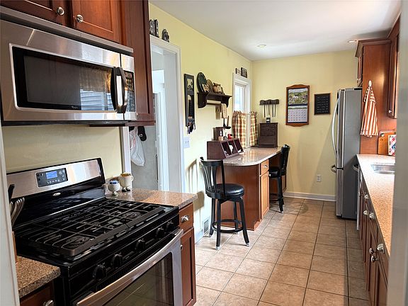 2nd image of 34 Hotchkiss Ave