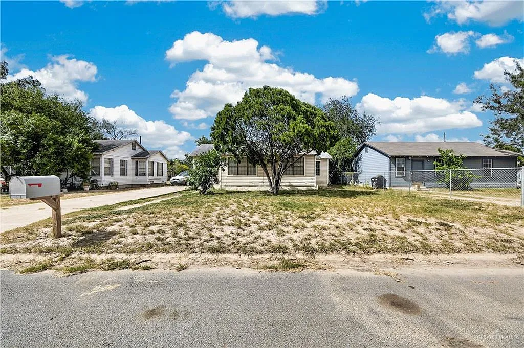 2 bed, 1.0 bath, 1026 sqft, $1,400 — Photo 2