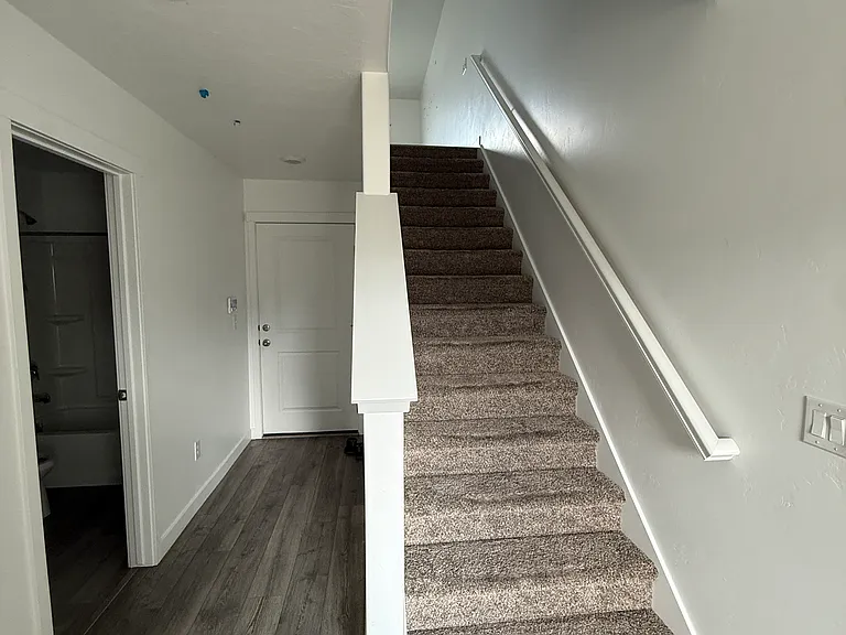 97 N Monitor Row — Photo 12