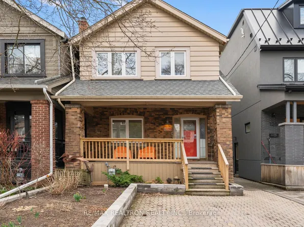 126 Pinewood Ave, Toronto, ON M6C 2V3