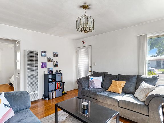 5th image of 218 Del Mar Ave
