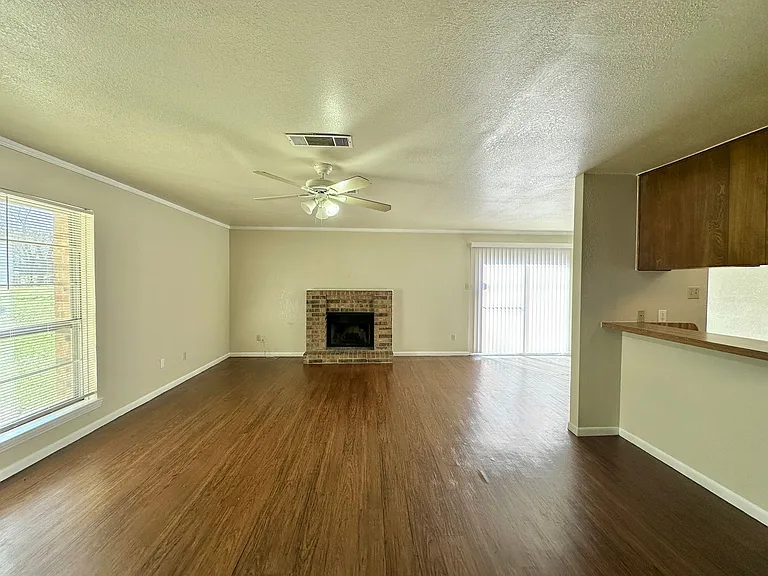 3004 Chaucer Dr — Photo 3