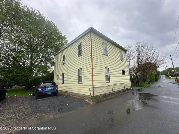 1013 Grant Ct, Dickson City, PA 18519