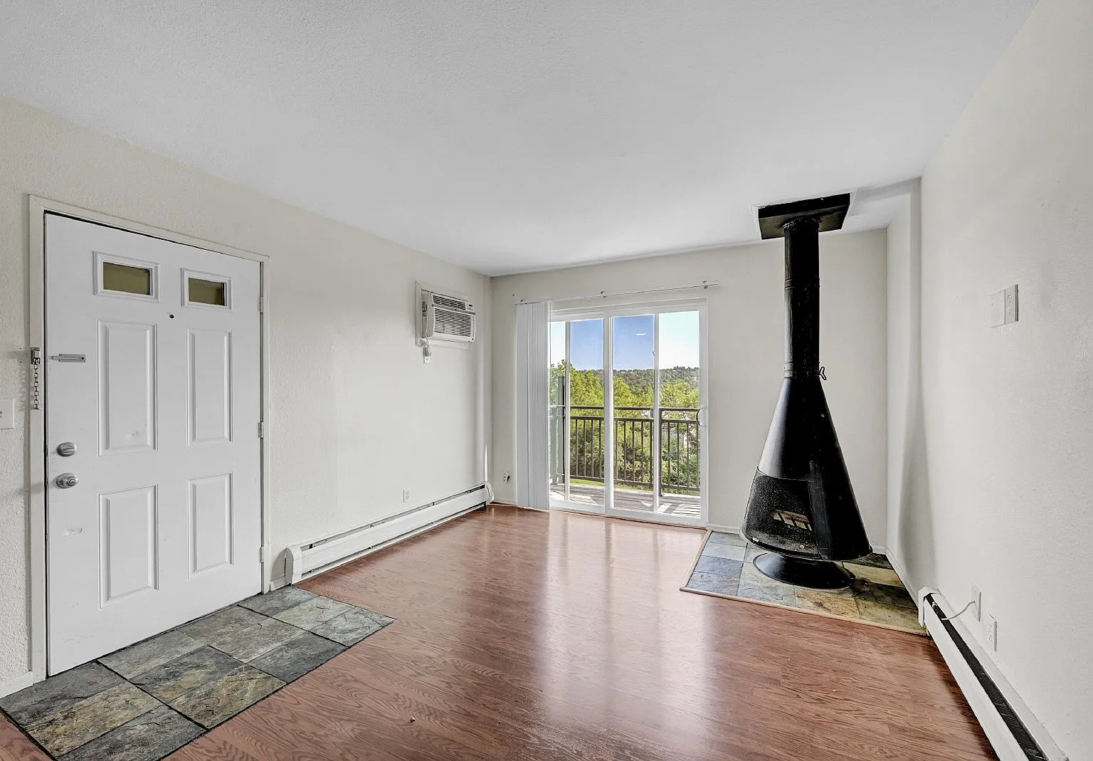 1 bed, 1.0 bath, 617 sqft, $841 — Photo 4