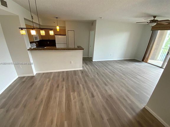 5th image of 8050 N Nob Hill Rd APT 204