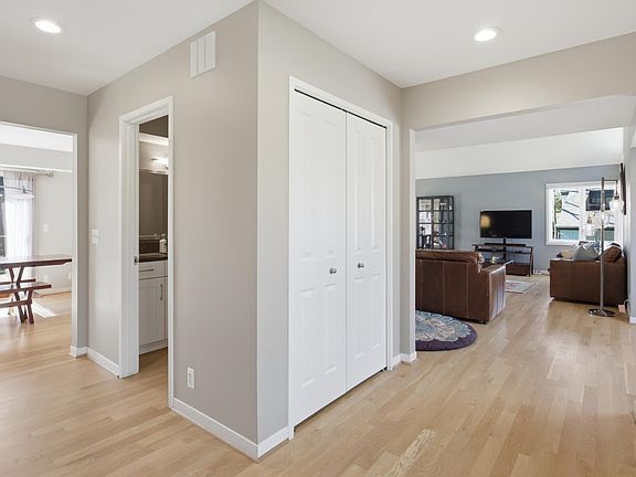 5th image of 3795 Waldenwood Dr