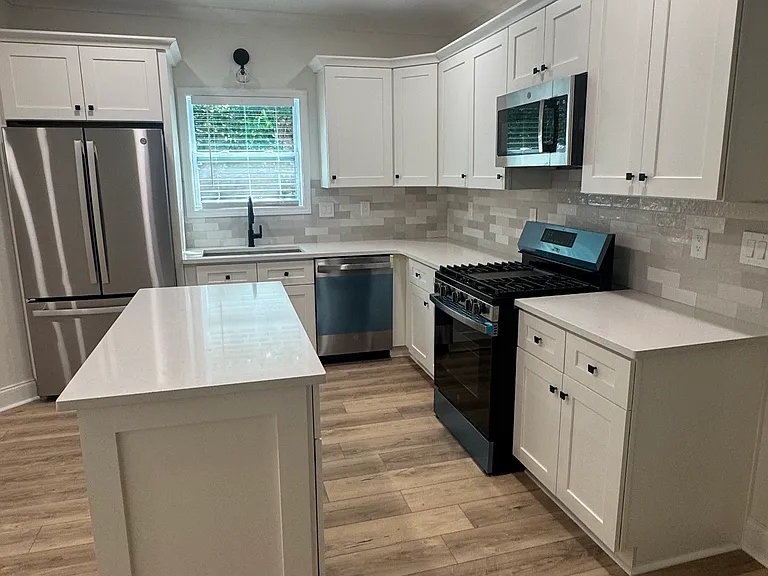 672 Cassanova St SE #B — Photo 12