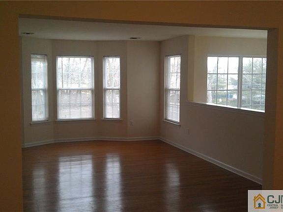 4th image of 216 Moonlight Dr #216