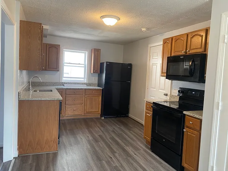 46 Lowell St #1A — Photo 7