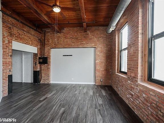 2nd image of 1547 S State St #1628