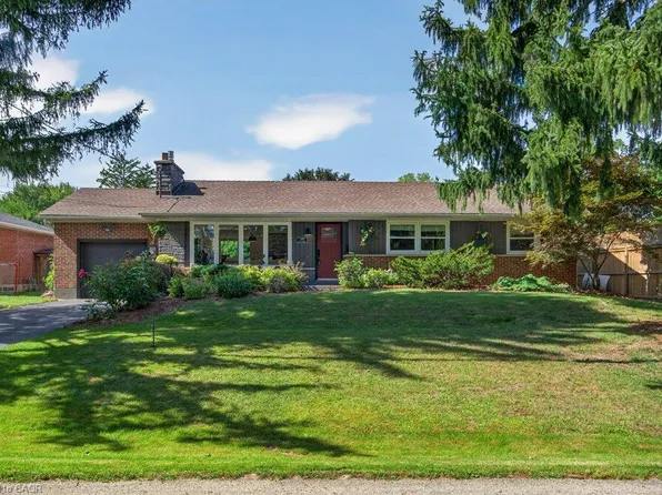 395 Lark Ave, Burlington, ON L7T 2T1