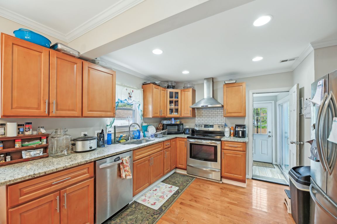 Woodside Ave-0605-012.jpg