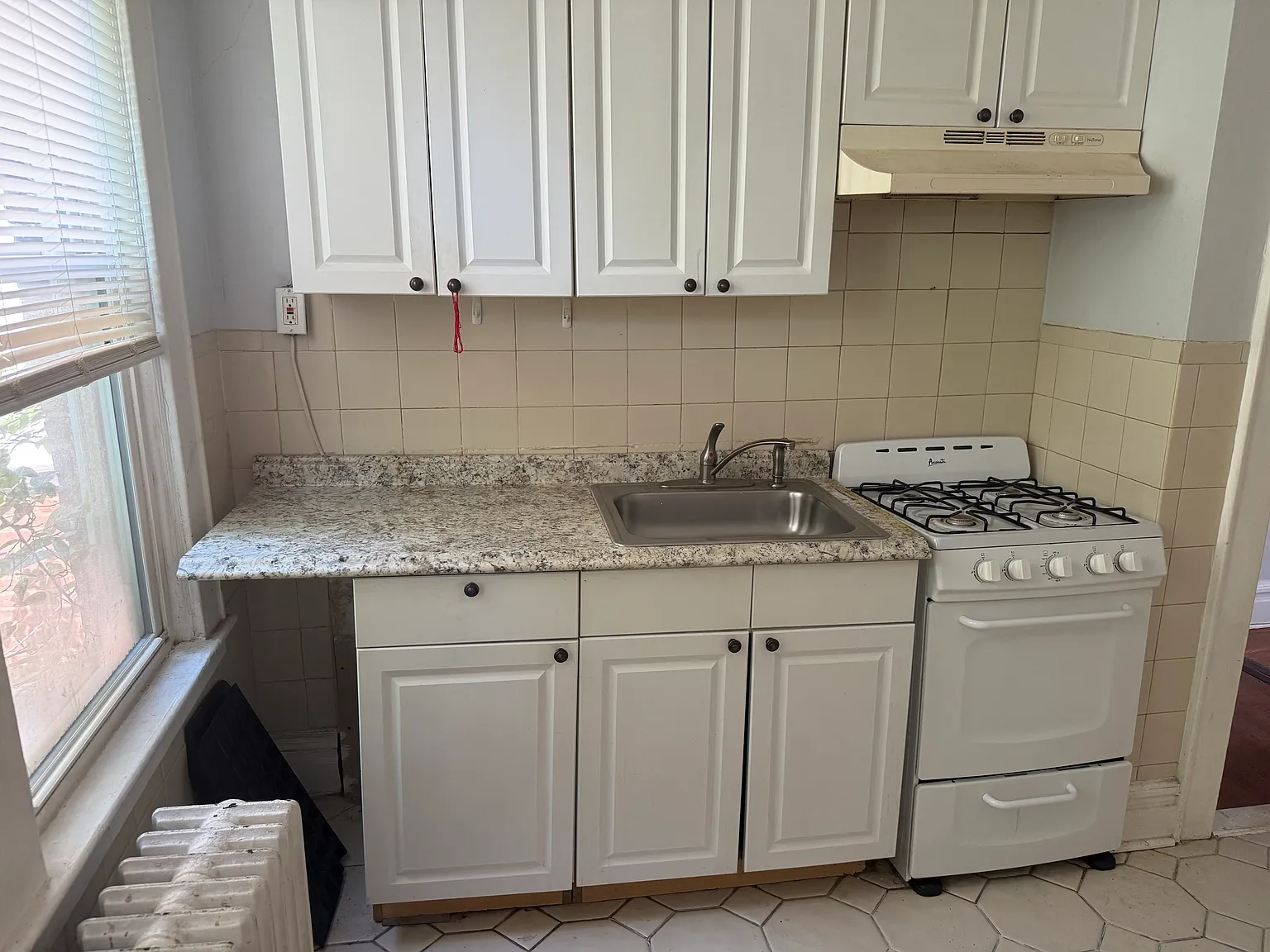 264 Davis Ave — Photo 2
