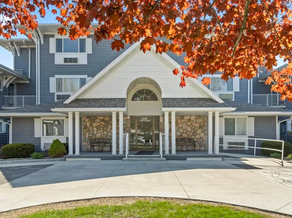 4500 Lakeshore Rd APT 15, Fort Gratiot, MI 48059