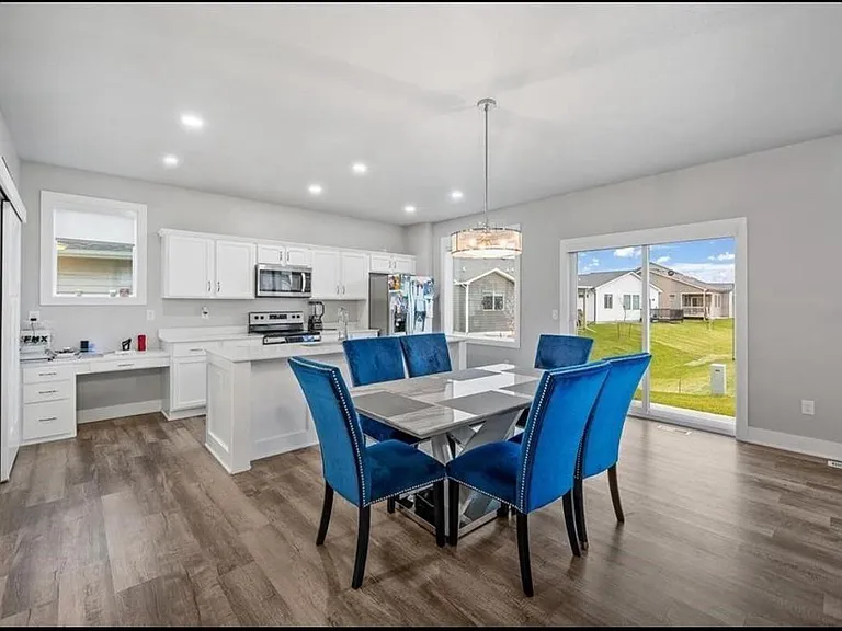 1445 SE Mesa Dr — Photo 8