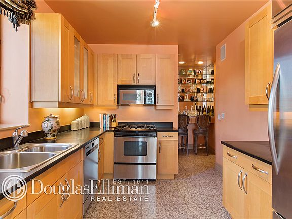 3rd image of 401 E 60th St APT 34A