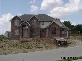 19464 Walnut St, Omaha, NE 68130