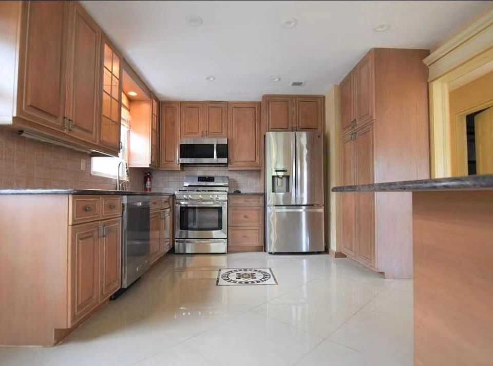 1st image of 76 Fraser St Floor 2