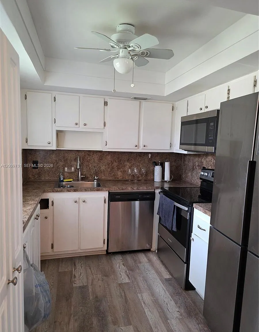 Kings Point Saxony Condos — Photo 2