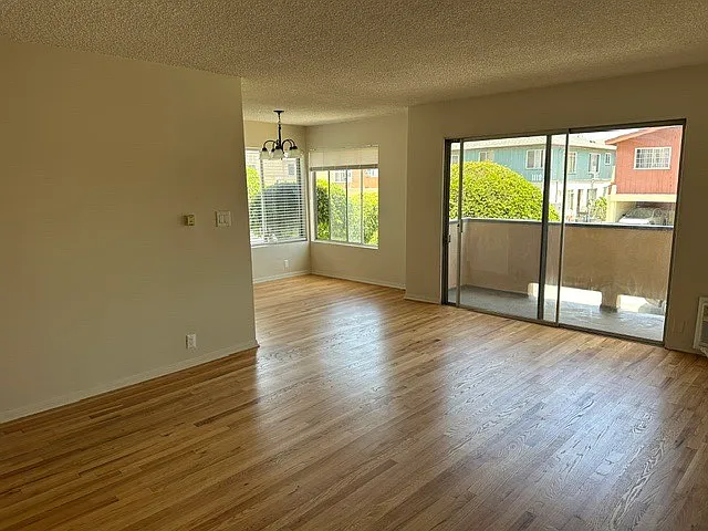 2 bed, 960 sqft, $2,975 — Photo 3
