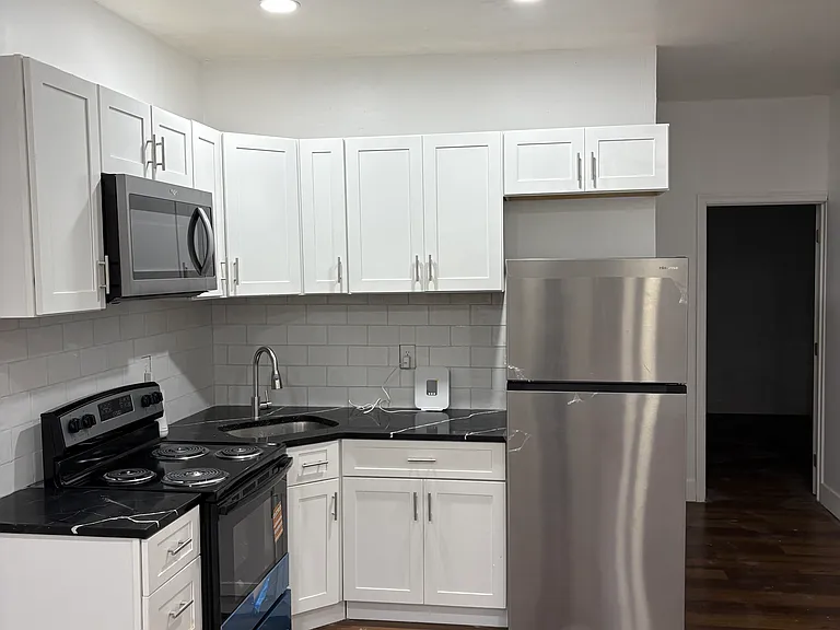 3416 N Front St #1 — Photo 2