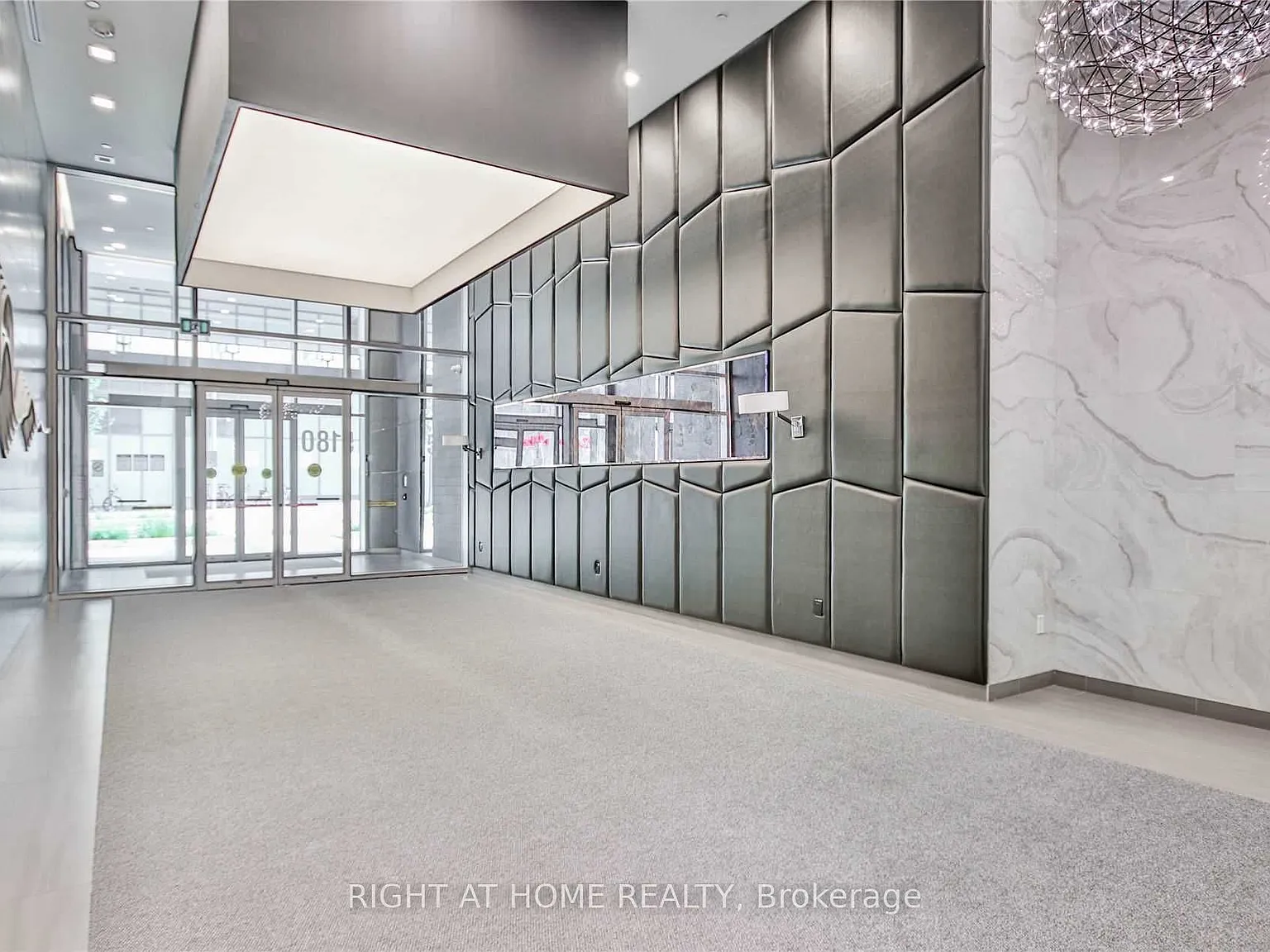 Beacon Condos — Photo 2