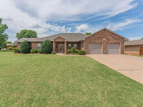 105 Kimberling Dr, Moore, OK 73160