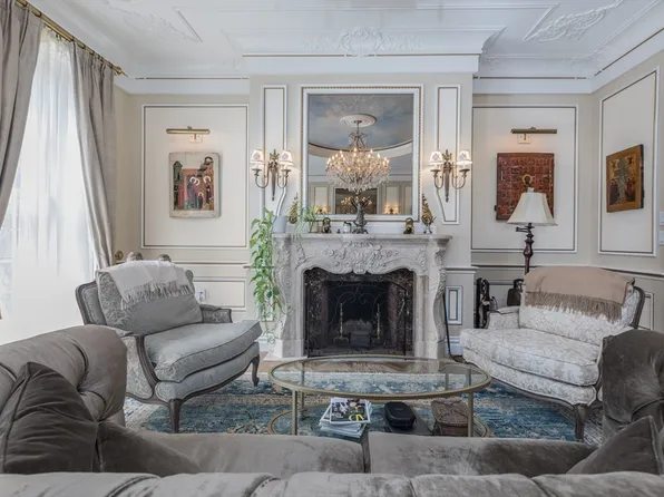 11 Chestnut St, Boston, MA 02108