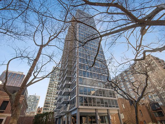 3rd image of 339 W Barry Ave APT 22C