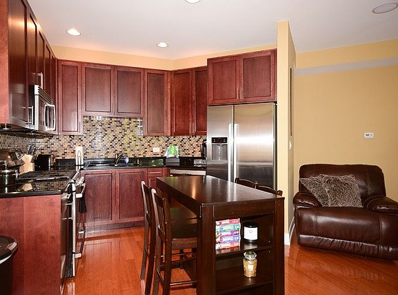 5th image of 4150 N Kenmore Ave #201