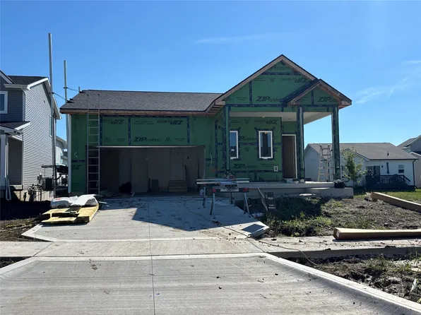1826 Gordon Ct, Norwalk, IA 50211