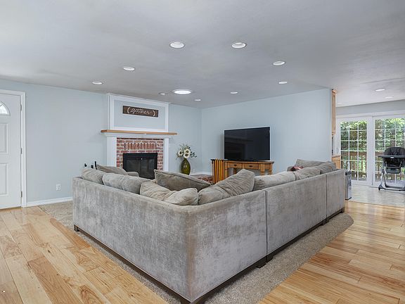 4th image of 5925 Balboa Ave