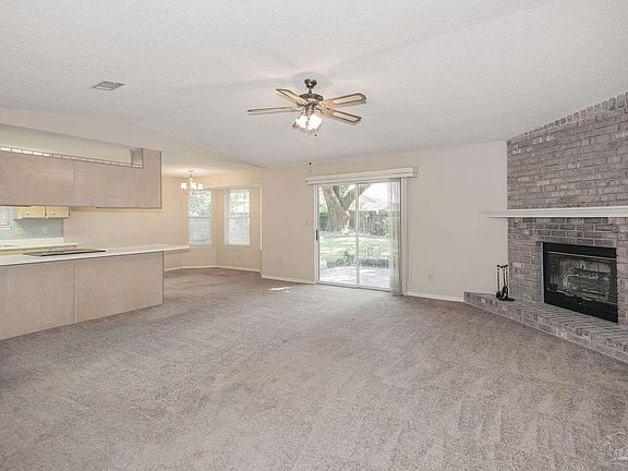 4th image of 3062 Desert St
