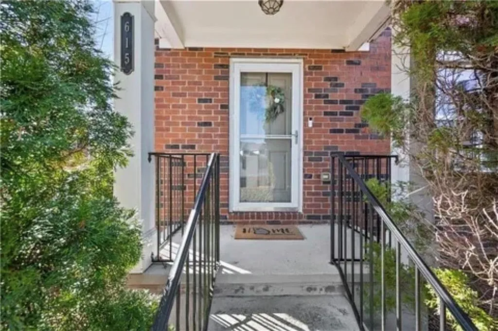 4 bed, 2.5 bath, 1870 sqft, $2,200 — Photo 2