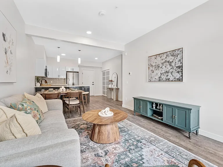 600 Lady Pellatt St — Photo 32