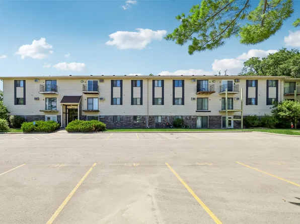 1831 Fuller Rd APT 18, West Des Moines, IA 50265