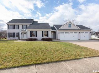 112 Golfview Dr, Eldridge, IA 52748