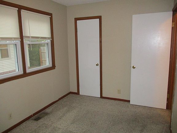 3rd image of 1022 S Ash St