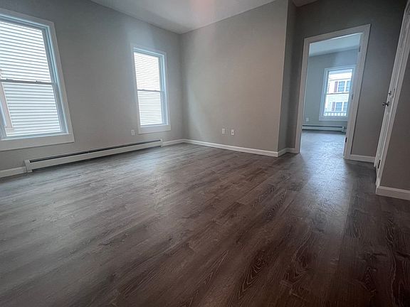 4th image of 336 Lake Ave APT 02