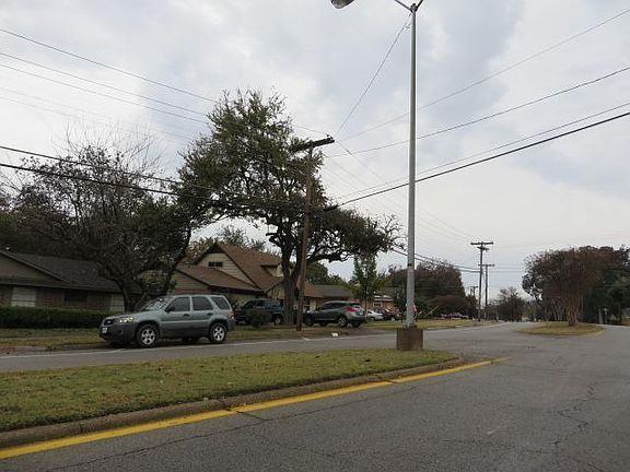 3rd image of 418 Oriole Blvd