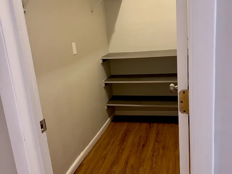 300-302 Soundview Ave — Photo 14